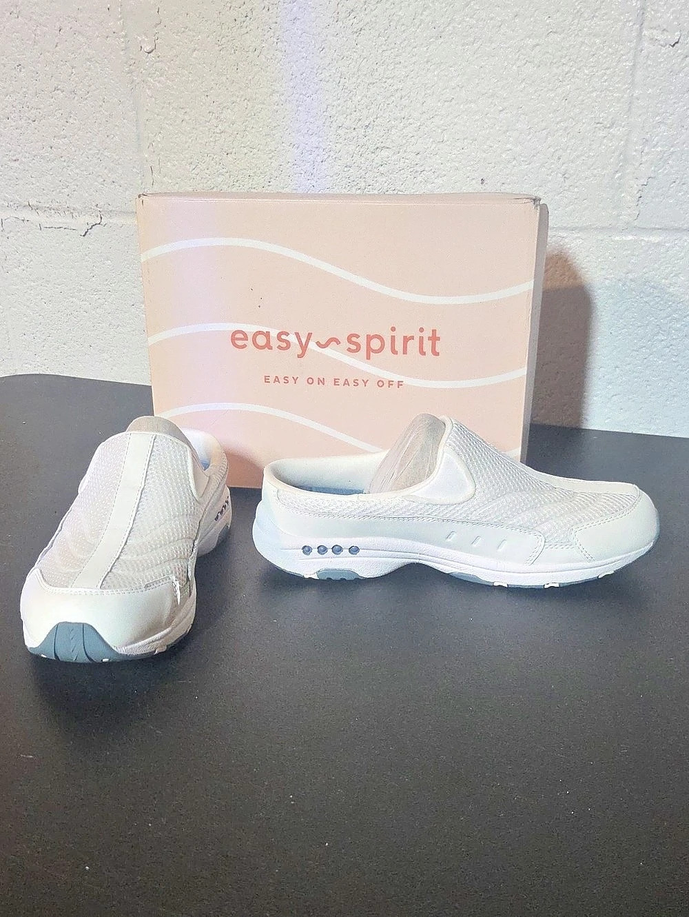 Easy Spirit Travel Time Sneakers White US 8 M Like New